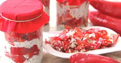 Nefis Kırmızı Biberli Çökelek Bastırması Tarifi