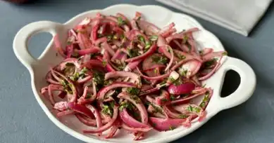 Nefis Kırmızı Soğan Salatası Tarifi