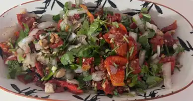 Lezzetli Kuru Domates Salatası Tarifi