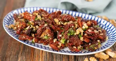 Kışın Vazgeçilmezi: Lezzetli Kuru Domates Salatası Tarifi