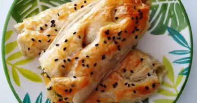 Kuru Domatesli Ispanaklı Milföy Börek Tarifi
