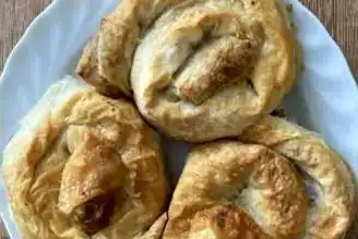Nefis Kıymalı Gül Böreği Tarifi