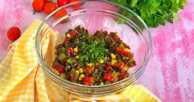 Nefis Köz Biberli Yeşil Mercimek Salatası Tarifi
