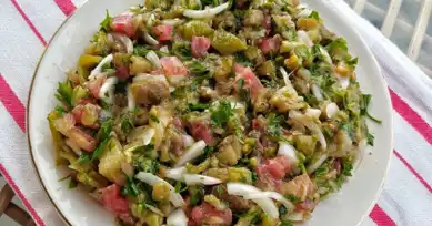 Nefis Közlenmiş Patlıcan Salatası Tarifi