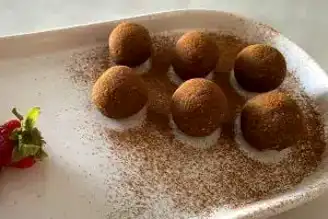 Lezzetli ve Sağlıklı Hurmalı Leblebi Topları Tarifi
