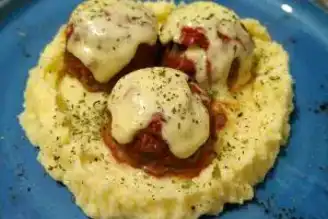 Fırında Mantarlı Domates Soslu Köfte Tarifi