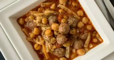 Mini Köfteli Nohutlu Erişte Çorbası Tarifi