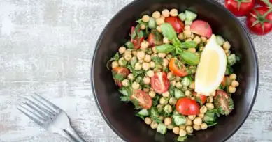 Yazın Lezzet Patlaması: Nar Ekşili Nohut Salatası Tarifi