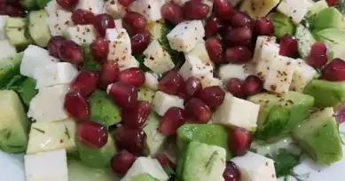 Nefis Narlı Avokado Salatası Tarifi