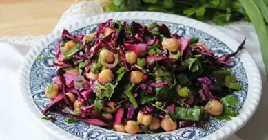 Nefis Nohutlu Mor Lahana Salatası Tarifi