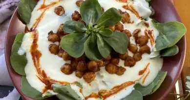 Pratik ve Lezzetli Nohutlu Semizotu Salatası Tarifi
