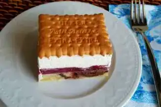 Muhteşem Çikolatalı Vişneli Pasta Tarifi