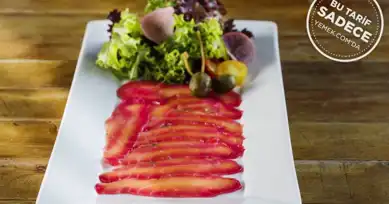 Pancar Aromalı Ev Yapımı Somon Gravlaks Tarifi
