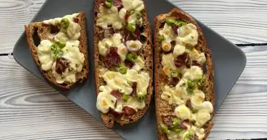 Lezzetli Pastırmalı Yumurtalı Ekmek Tarifi
