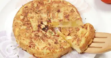 Nefis Patatesli Omlet Böreği Tarifi