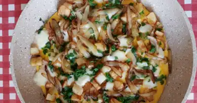 Nefis Patatesli ve Soğanlı Omlet Tarifi