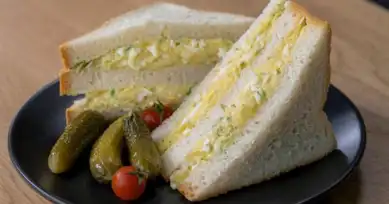 Doyurucu Patatesli Yumurtalı Sandviç Tarifi