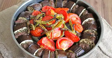 Nefis Patlıcanlı Tepsi Kebabı Tarifi