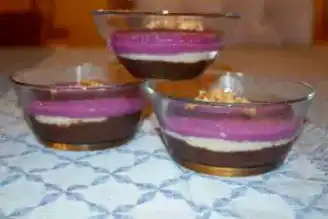 Üç Katlı Sütlü İrmik Tatlısı: Pepeçura Sürprizi!