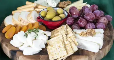 Zengin Lezzetler: Çok Çeşitli Peynir Tabağı Tarifi