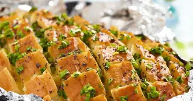 Fırında Üç Peynirli Ekmek Tarifi