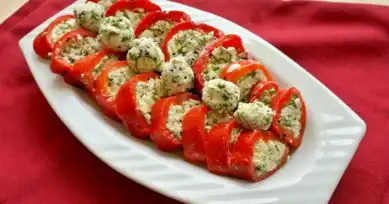 Nefis Peynirli Kırmızı Biber Mezesi Tarifi