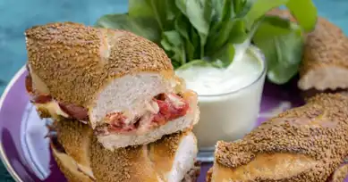 Fırında Peynirli Kuru Etli Simit Tarifi
