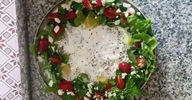 Lezzetli Peynirli Semizotu Salatası Tarifi
