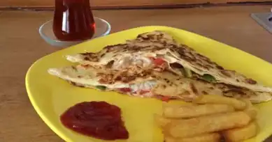 Pizza Lezzetinde Hızlı Gözleme Tarifi