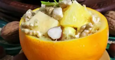 Portakal Kabuğunda Lezzetli Meyve Salatası