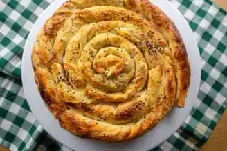 Hızlı ve Lezzetli: Pırasalı Börek Tarifi