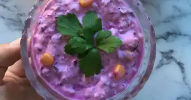 Nefis Mor Lahana Salatası Tarifi