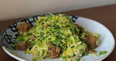 Sezar Soslu Brüksel Lahanası Salatası