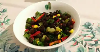 Besleyici ve Tok Tutan Siyah Nohut Salatası Tarifi