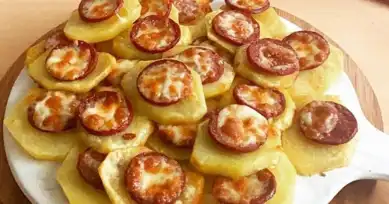 Pratik Kahvaltılık: Sucuklu Patates Dilimleri Tarifi