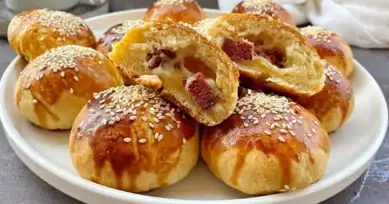 Lezzetli Ev Yapımı Sucuklu Poğaça Tarifi