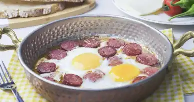 Nefis Sucuklu Yumurta Tarifi