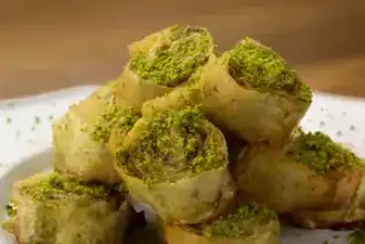 Nefis Tahinli Fıstıklı Sarma Tarifi