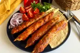 Kolay ve Lezzetli Ev Yapımı Tavuk Kebabı Tarifi