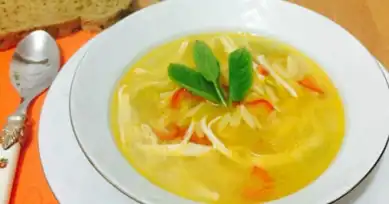 Arpa Şehriyeli Lezzetli Tavuk Suyu Çorbası Tarifi