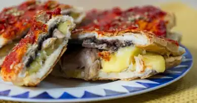 Pratik ve Lezzetli Tavuklu Kaşarlı Tost Tarifi