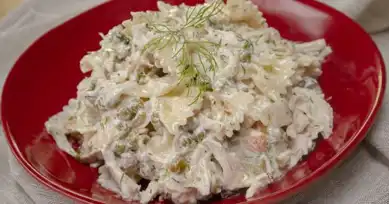 Nefis Tavuklu Makarna Salatası Tarifi