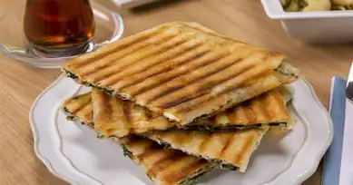 Tost Makinesinde Hızlı Ispanaklı Gözleme Tarifi
