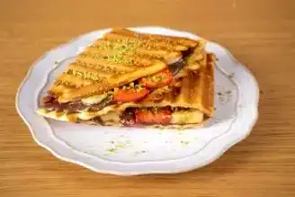 Tost Makinesinde Pratik Waffle Tarifi