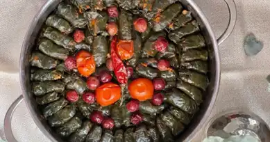 Vişneli Ispanak Sarma Tarifi: Lezzet Şöleni!