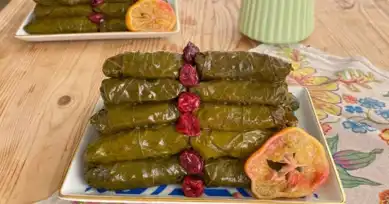 Nefis Vişneli Yaprak Sarması Tarifi