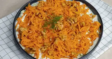 Lezzetli Yoğurtlu Havuç ve Kabak Salatası Tarifi