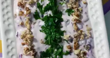 Nefis Yoğurtlu Mor Lahanan Salatası Tarifi