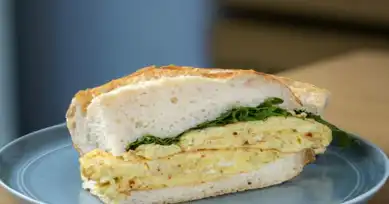Nefis Yumurtalı Patatesli Sandviç Tarifi