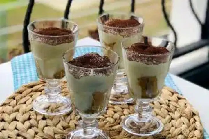 Bardakta Pratik Tiramisu Tarifi